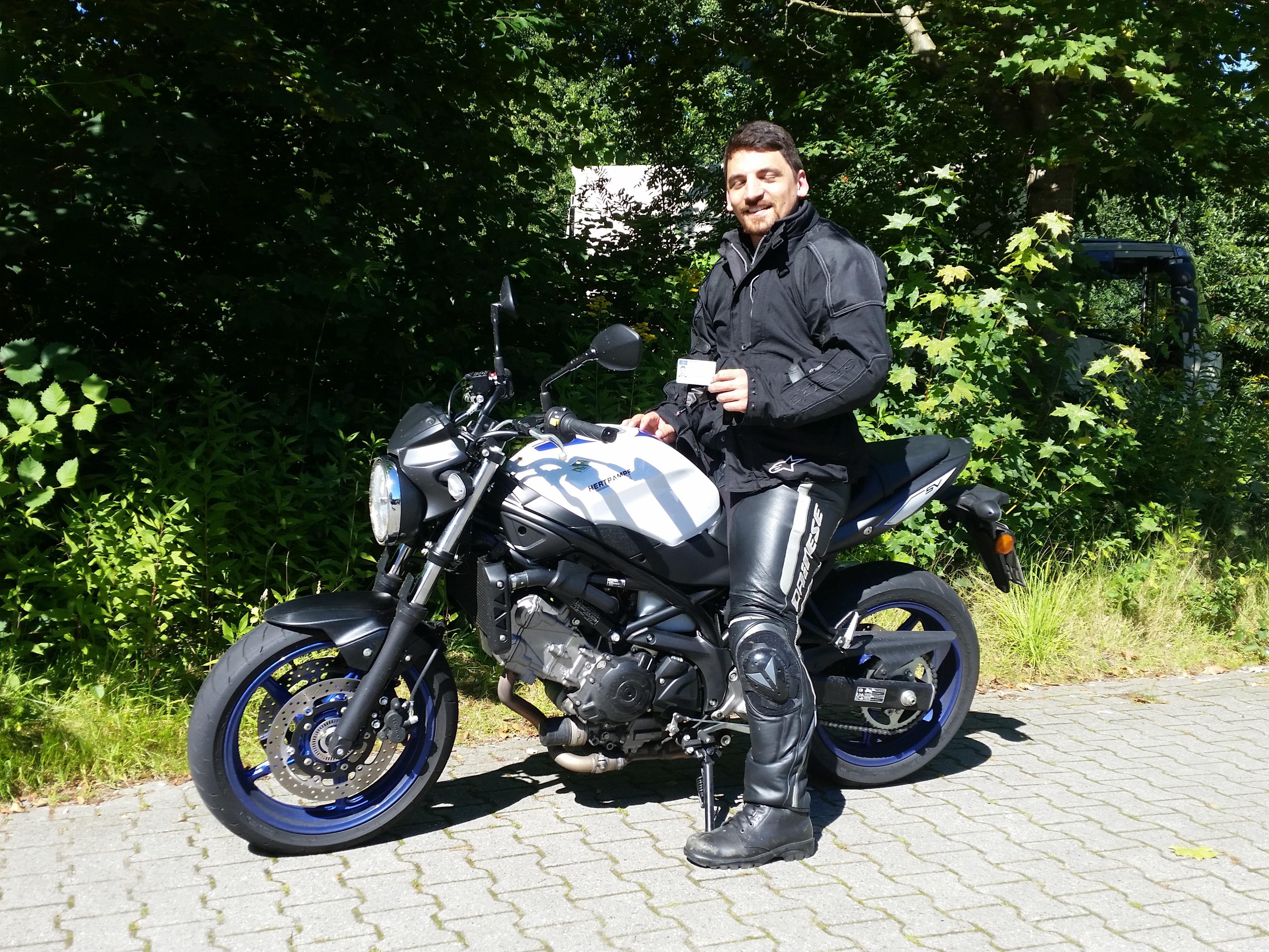 Die Fahrschule neues Motorrad